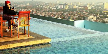 Tahu Nggak, Star Hotel Semarang Punya Kolam Renang Hotel Tertinggi di Indonesia Lho. Wow!