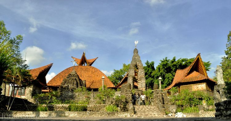 Gereja Pohsarang Kediri Jawa Timur via Johansurya