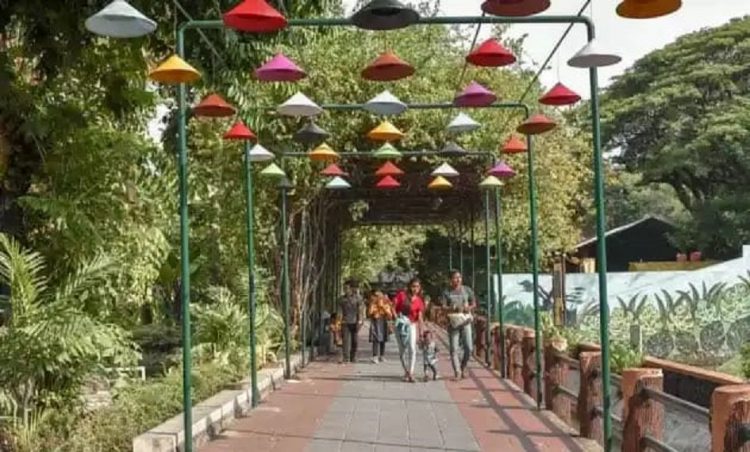 Jalan-jalan di Kebun Binatang Surabaya via Pikiran Rakyat