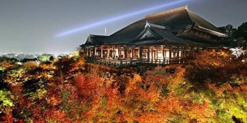 Kuil Kiyomizudera saat iluminasi musim gugur. Foto via tapchidulich.com.vn