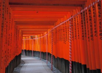 Lorong torii di Fushimi Inari Taisha via Infojepang