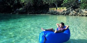 Pantai Banyumeneng via Detik