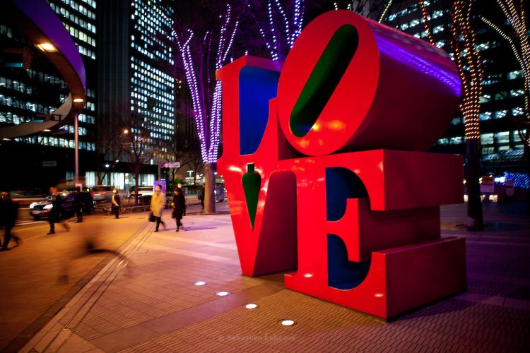 Patung LOVE Shinjuku