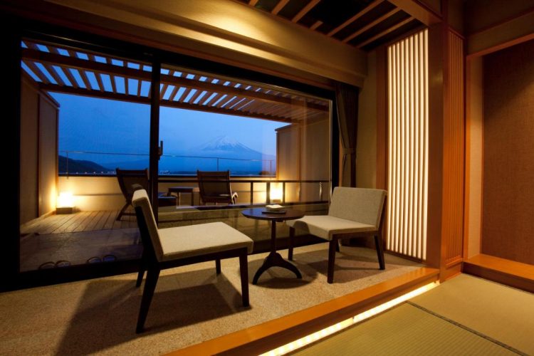 Room Shuhokaku Kogetsu via Booking - Hotel Onsen di Jepang