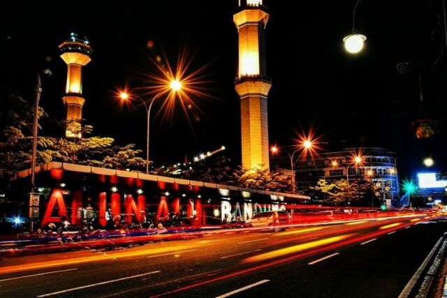 Suasana Alun-Alun Bandung di malam hari Foto Google Maps Fenta Fijayanto