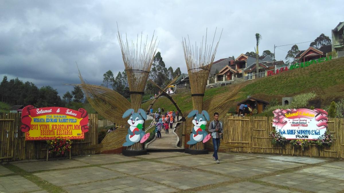 10 Foto Taman Kelinci Pujon: Harga Tiket Masuk, Spot Instagramable Dll 10 Foto Taman Kelinci Pujon: Harga Tiket Masuk, Spot Instagramable Dll