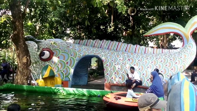 Wahana Permainan di Kebun Binatang Surabaya via Youtueb
