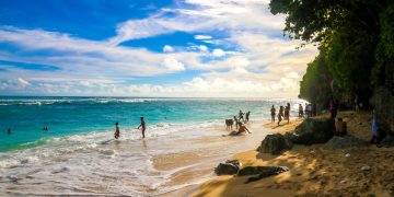 green bowl beach via Shutterstock