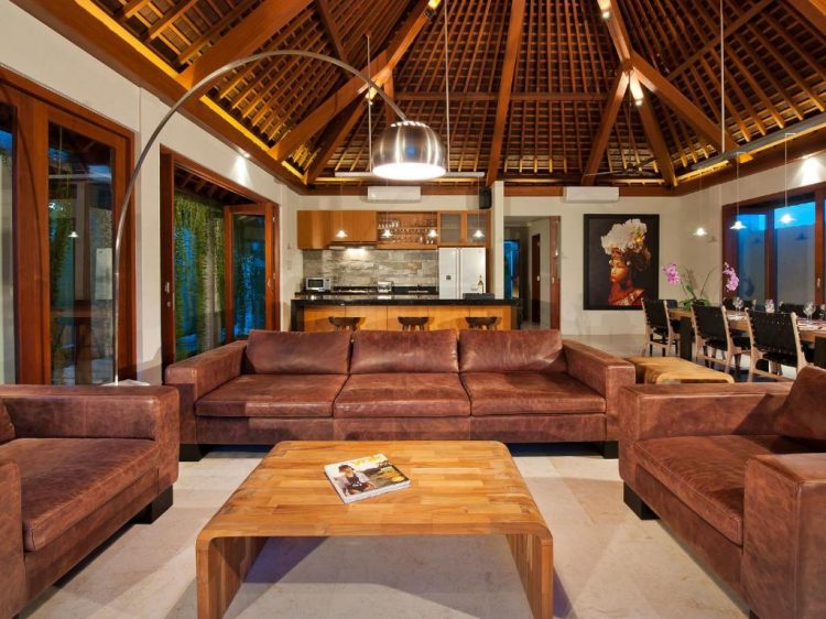 Di desain dengan perpadua arsitektur Bali dan Modern villa Joss nyaman untuk tempat peristirahatan