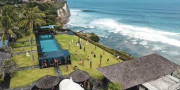 Villa Istana – villa atas tebing dengan 5 kamar tidur di Uluwatu Bali via Littlestepasia