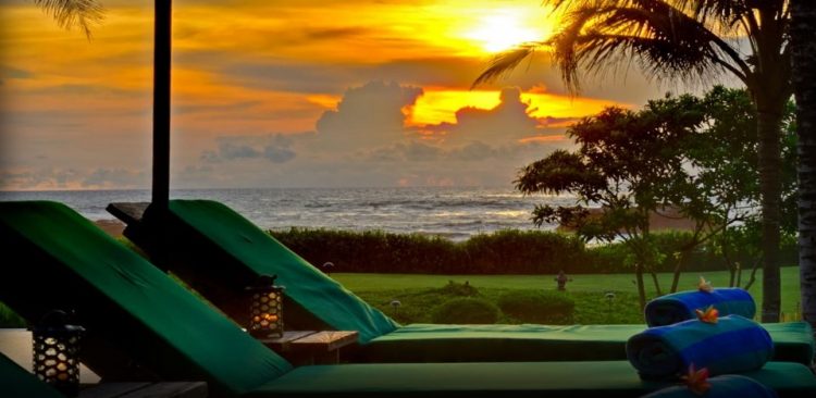 Villa Ombak Laut – villa pinggir pantai dengan 6 kamar tidur di Canggu Bali
