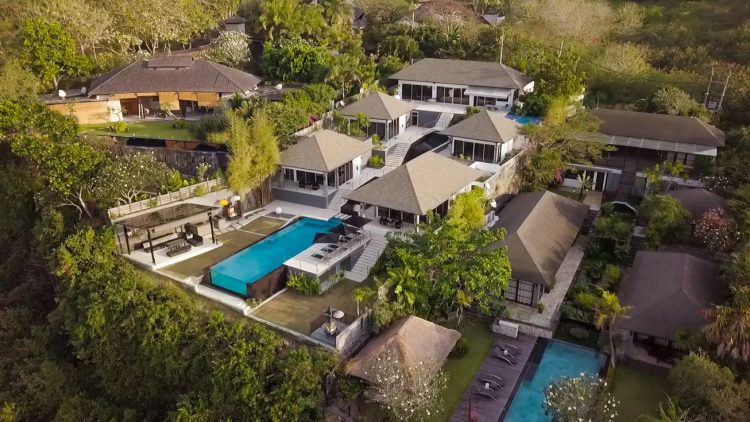 Villa Suluban Cliff – villa atas tebing pemandangan laut dengan 6 bilik tidur di Uluwatu Bali