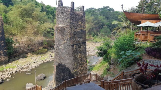Bagian dari Jembatan Karang Resik yang masih tersisa hingga saat ini – Foto Google Maps Ivan Novemberia