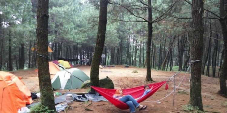 Berkemah atau camping di Kaki Gunung Bunder