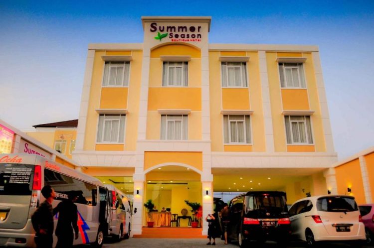 Summer Season Hotel
