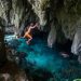 Anak-anak melompat ke kolam di Gua Hawang, Langgur, Maluku Tenggara. Gua ini merupakan salah satu tempat wisata di Maluku Tenggara (KOMPAS.com RODERICK ADRIAN MOZES)