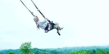 Bermain ayunan tepi jurang yang menantang via IG @pepedanhills