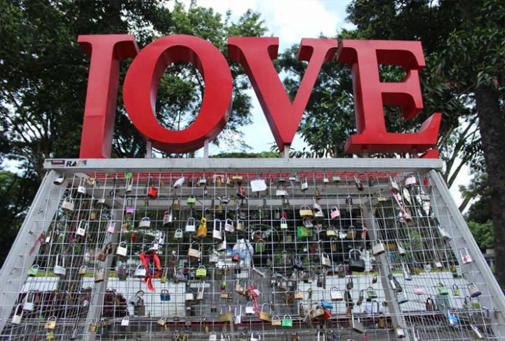 Gembok Cinta di Taman Balaikota Bandung via Infobdg