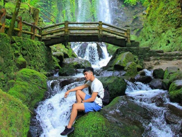 Jembatan nan berada tepat di depan Air Terjun menjadi salah satu spot favorit visitor – Foto Google Maps ariesieass