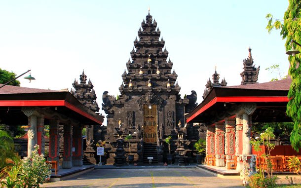 Kawasan wisata Makam Bung Karno (sumber indonesiakaya.com)