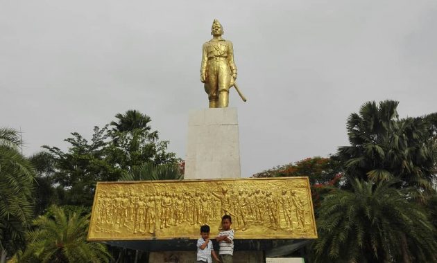Monumen Emas Patung Mayor Bismo Yang Menjadi Ciri Khas via IG @dewaprom