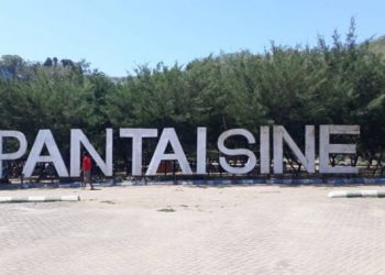 Pantai Sine via IG @pantaisinetulungagung_official