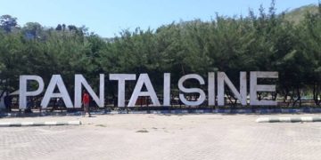 Pantai Sine via IG @pantaisinetulungagung_official