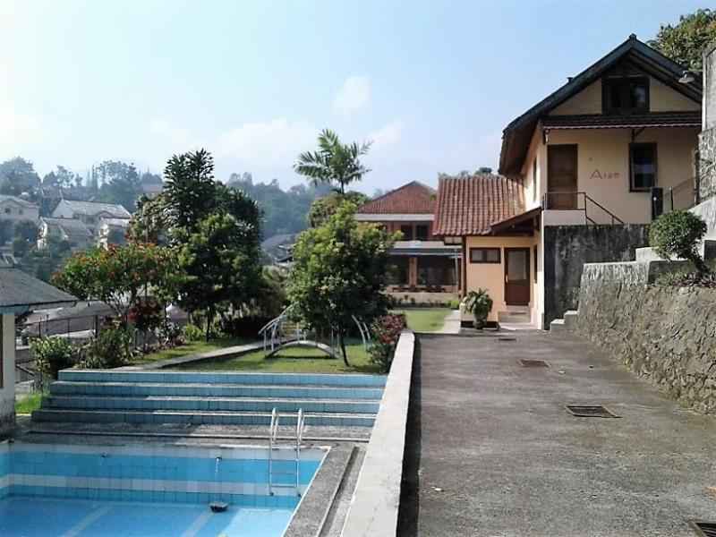 Villa Tunas Alam Mutiara via Traveloka