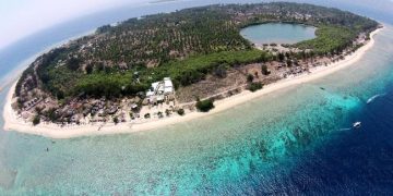 Gili Meno memang tak sepopuler Gili Trawangan. Namun, keindahan dan ketenangannya banyak dicari oleh wisatawan dalam dan luar negeri. (Dok. Mahamaya Boutique Resort) Baca artikel CNN Indonesia "Keliling Gili Meno, Surga Tersembunyi nan Romantis di Lombok"