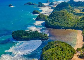 Pantai Teluk Asmara via instagram.com @mastique87