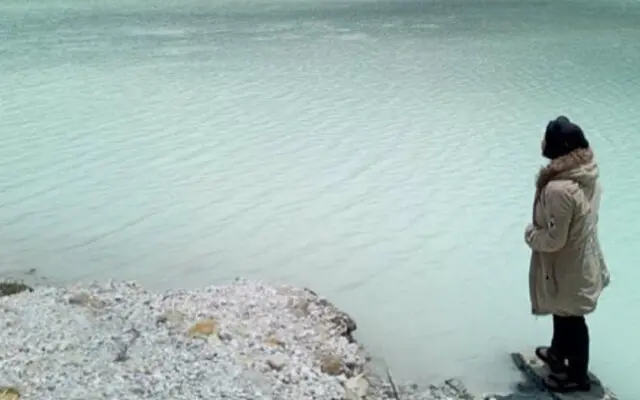 Air Kawah yang Berwarna Putih ini Disebabkan Kandungan Belerang via Instagram.com @imaz_azgar