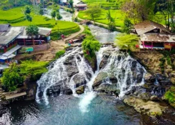 Aliran sungai yang juga memiliki air terjun yang indah dan menyegarkan via Google Maps @Tagar Al Aziis