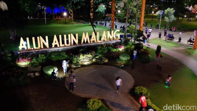 Alun-alun Kota Malang via Detik