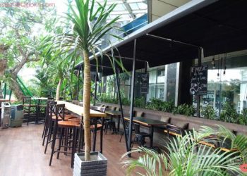 Area Outdoor Restoran Munchies Kokas