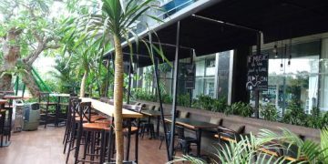 Area Outdoor Restoran Munchies Kokas