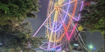 Bianglala di Alun-alun Kota Batu (Dok. Pribadi Arif Rahmat Santoso)