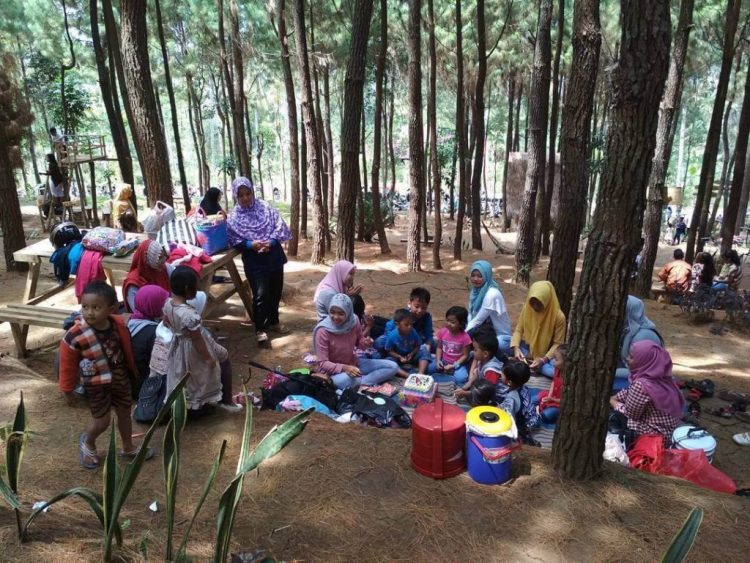 Lokasi Dan Harga Tiket Wisata Hutan Pinus Gogoniti Blitar Jatim