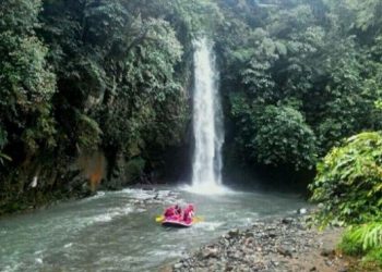 Mencoba Sensasi Arung Jeram