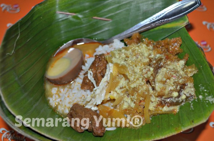 Nasi Ayam Bu Wido via yummysemarang.blogspot com