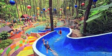 Prosotan di Kolam Renang di Srambang Park Ngawi