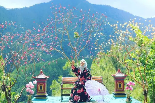 Spot Foto Instagramable Wahana cosplay ala Jepang Taman Wisata Genilangit via instagram.com @tamanwisatagenilangit