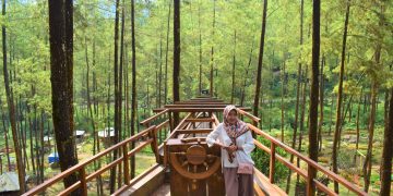 Spot Foto Instagramable di Anjungan selfie berbentuk kapal Foto Susan Octavia Travelingyuk