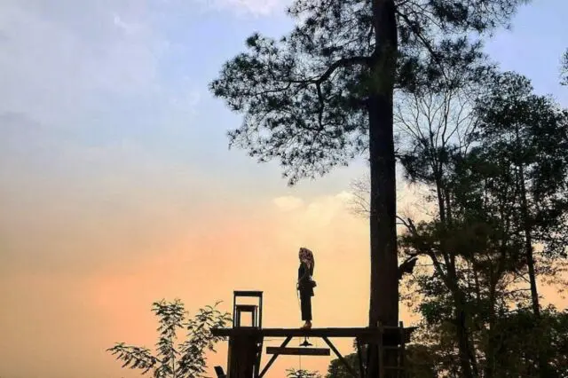 Suasana di area lokasi wisata claket pada saat mentari terbenam. Foto Gmap @Daylen fearles ‘ local guide master ‘ TM