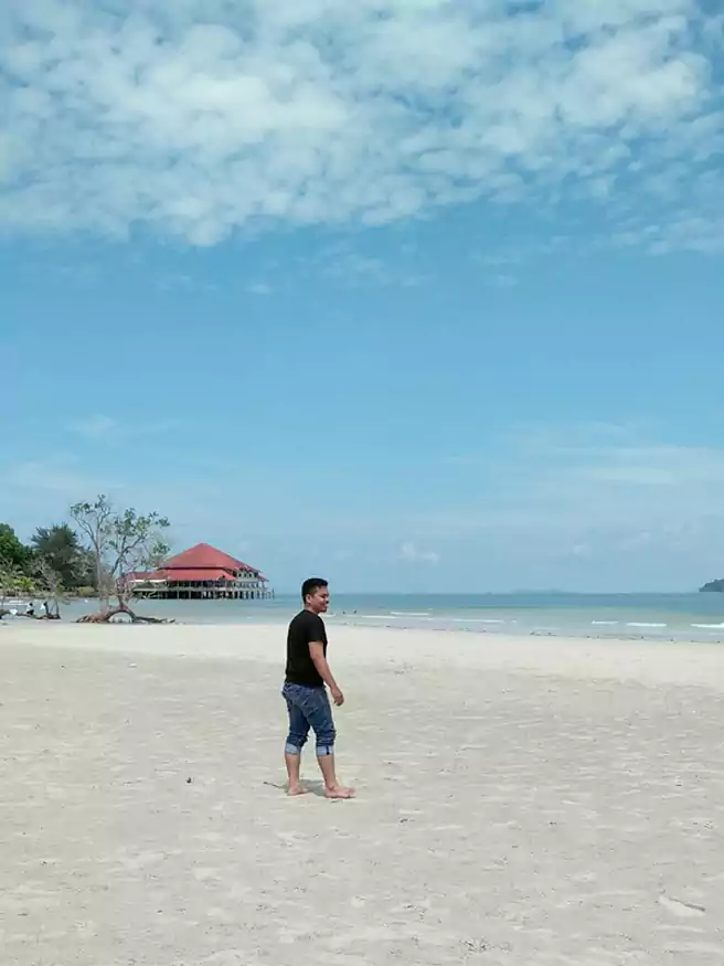 Pantai Elyora, Batam via instagram.com @handikaadasputra