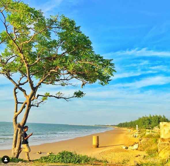 Pantai Surindah via Instagram.com @donipaytren_