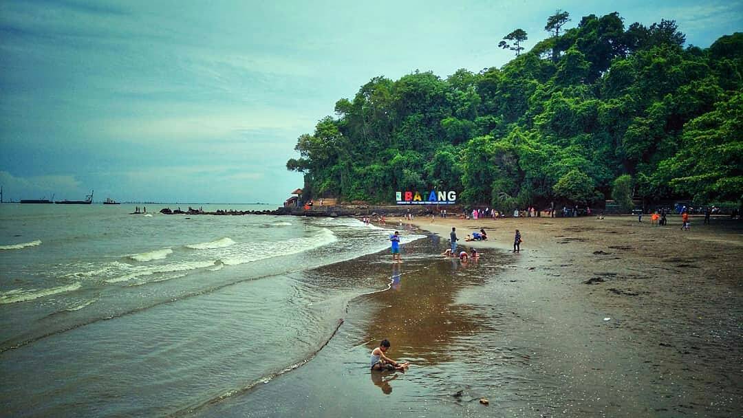 Pantai Ujung Negoro via Instagram.com @mizmaliks