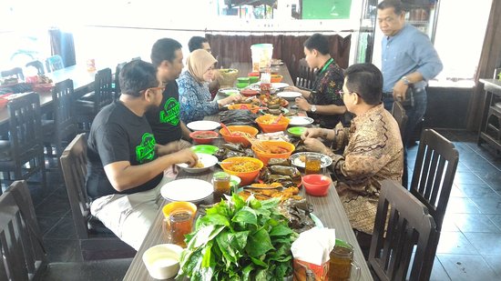 Rumah Makan Simpang Rawi via Tripadvisor