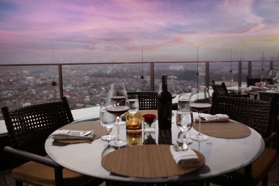 The 18th Restaurant and Lounge  - tempat dinner romantis bandung