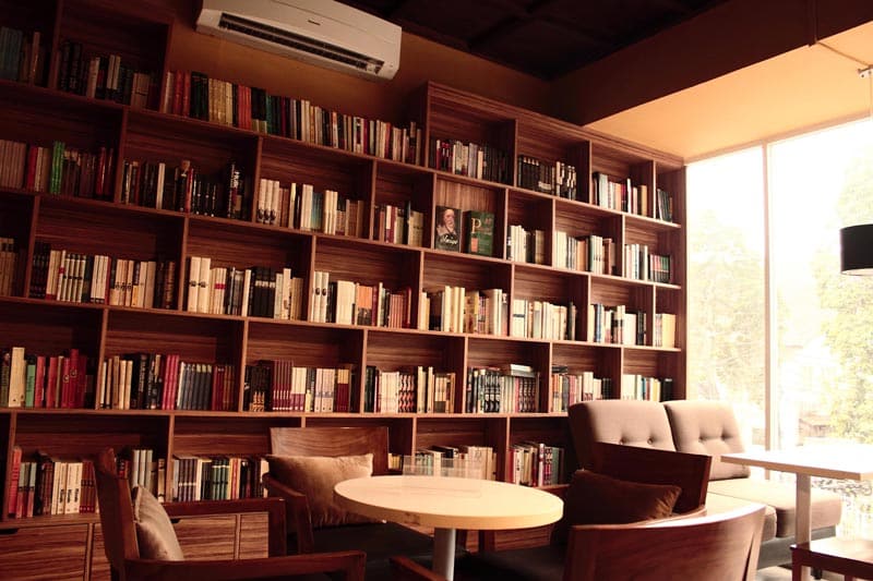 The Reading Room via Sonofmountmalang - cafe di Kemang