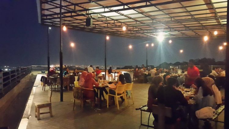 Cafe Rooftop Mary Anne via Jatenglive - tempat ngopi Semarang